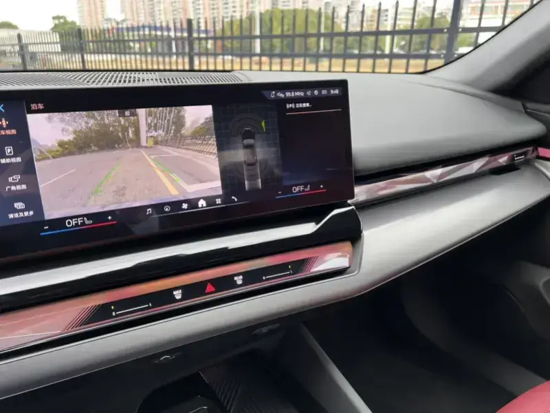 2025 BMW i5 с пробегом 14 000 км