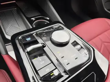 2025 BMW i5 с пробегом 14 000 км
