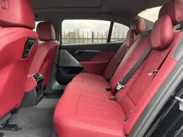 2025 BMW i5 с пробегом 14 000 км