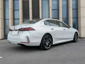 2024 BMW i5 с пробегом 7 300 км