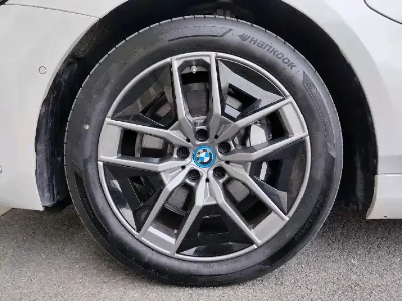 2024 BMW i5 с пробегом 7 300 км
