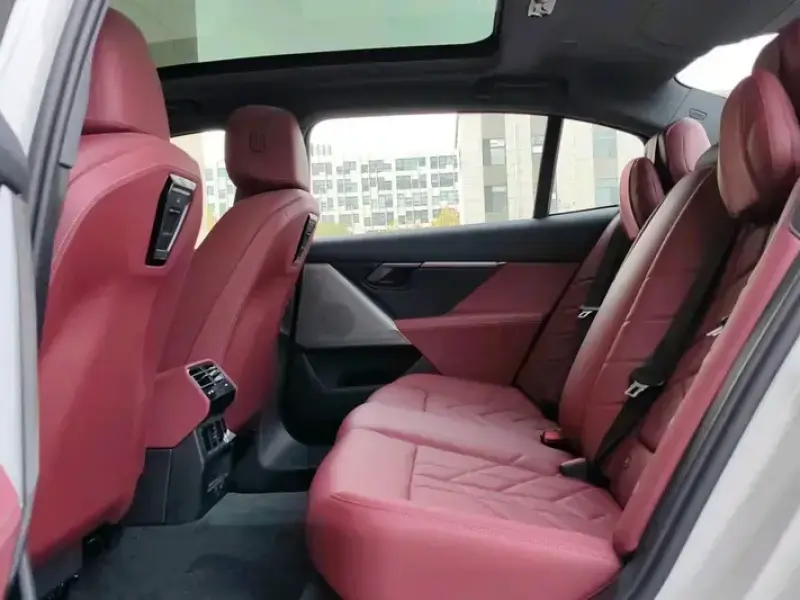 2024 BMW i5 с пробегом 7 300 км