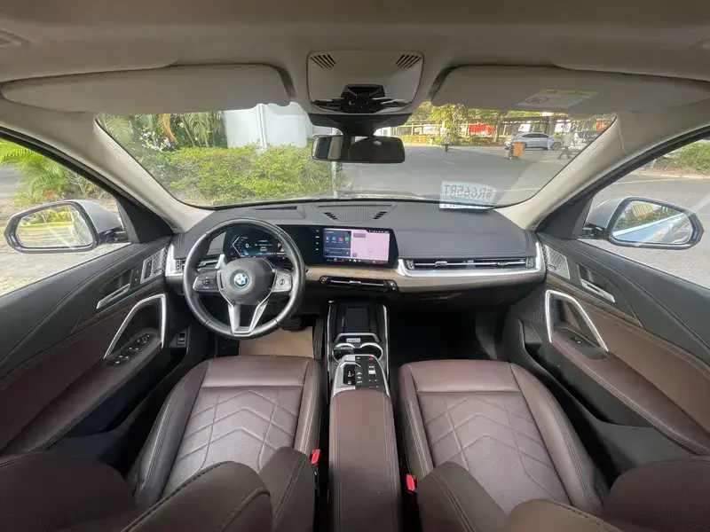 2023 BMW iX1 с пробегом 42 000 км