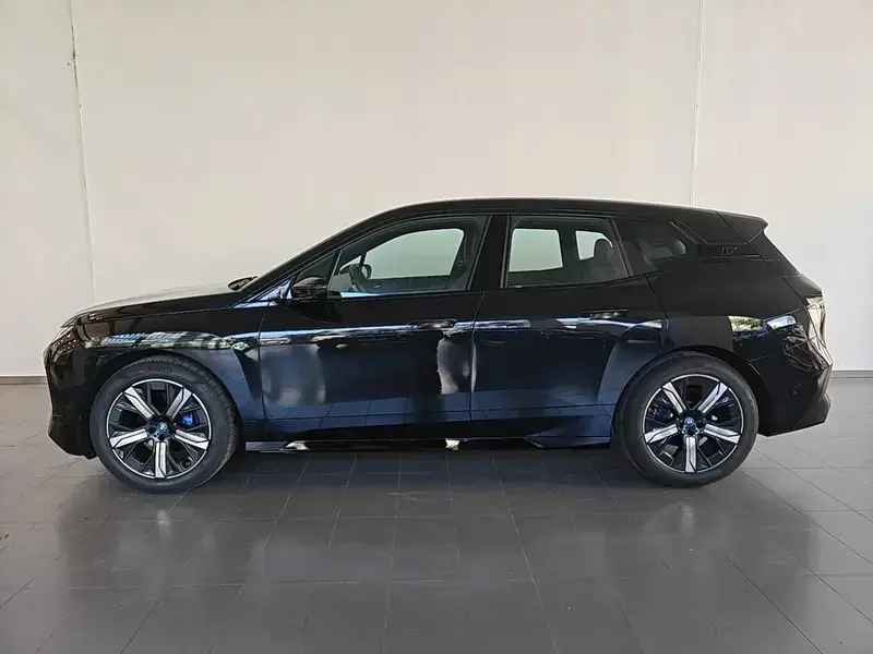 2023 BMW iX с пробегом 5 000 км