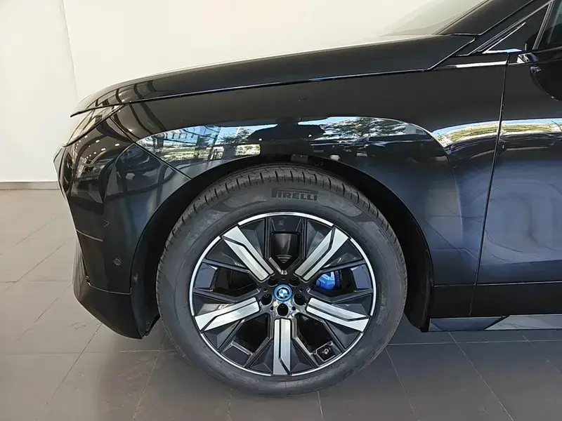 2023 BMW iX с пробегом 5 000 км