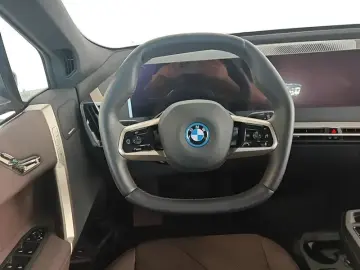 2023 BMW iX с пробегом 5 000 км