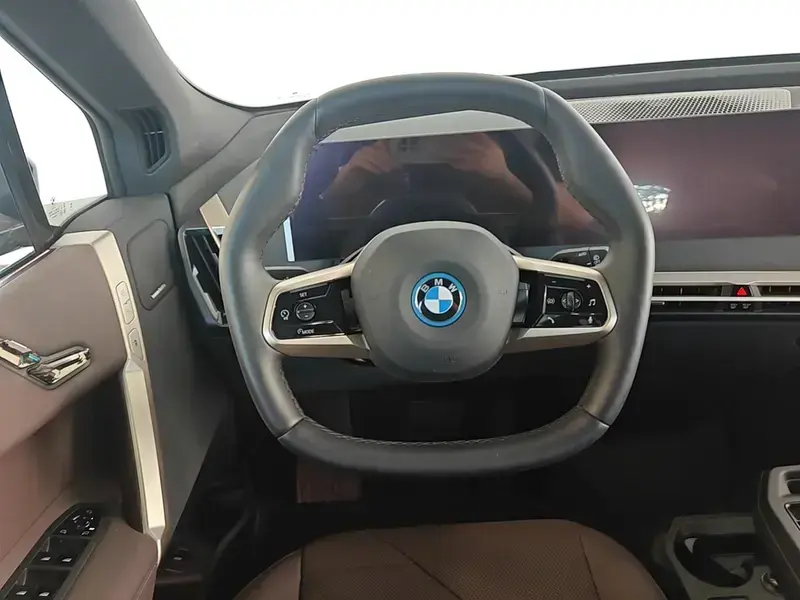 2023 BMW iX с пробегом 5 000 км