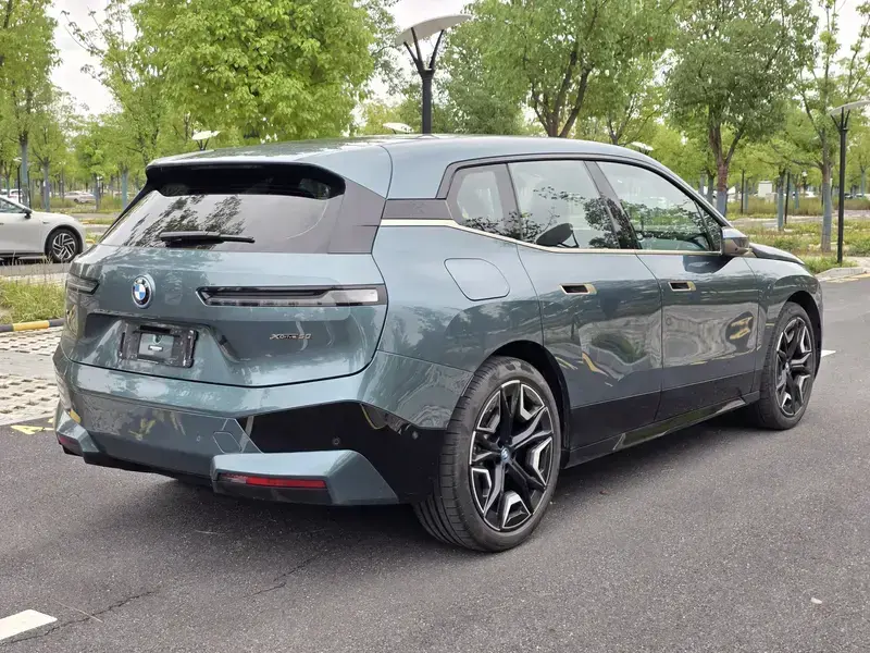 2021 BMW iX с пробегом 50 000 км