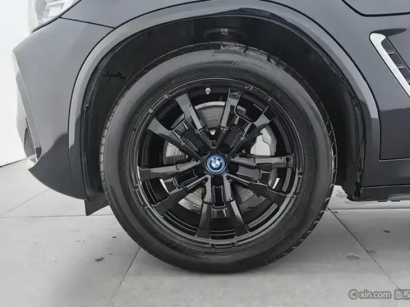 2023 BMW iX3 с пробегом 51 400 км