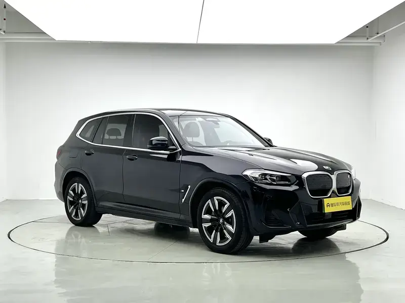 2023 BMW iX3 с пробегом 36 600 км