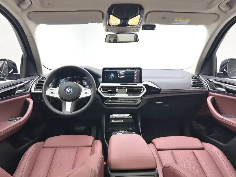2023 BMW iX3 с пробегом 36 600 км