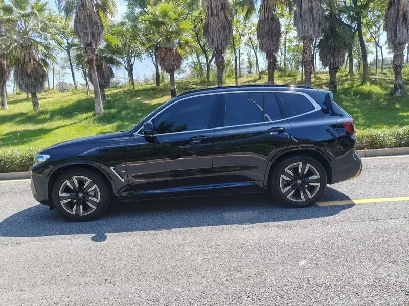 2022 BMW iX3 с пробегом 41 000 км