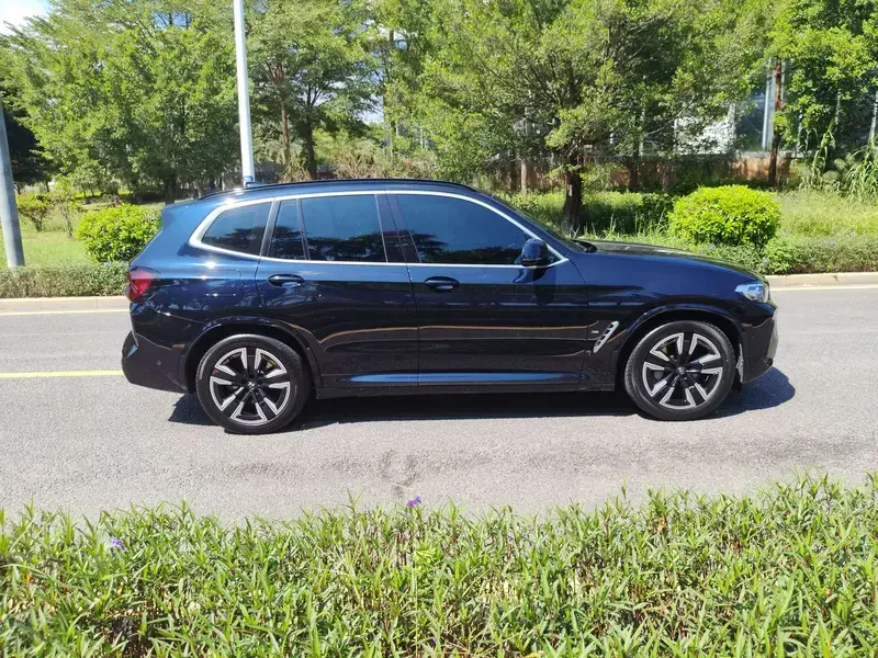 2022 BMW iX3 с пробегом 41 000 км
