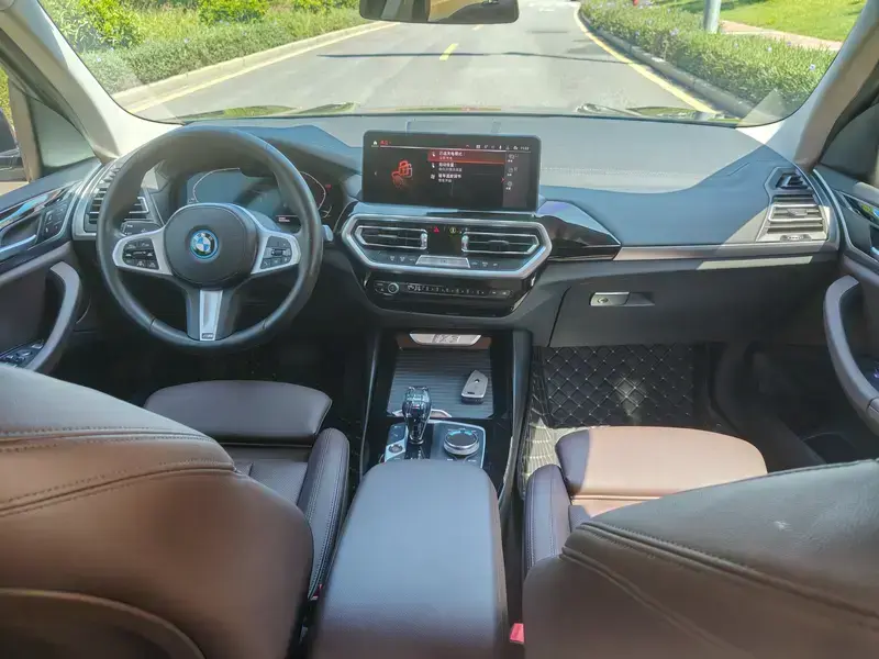 2022 BMW iX3 с пробегом 41 000 км