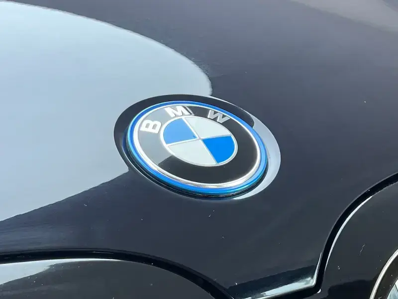 2023 BMW iX3 с пробегом 73 000 км