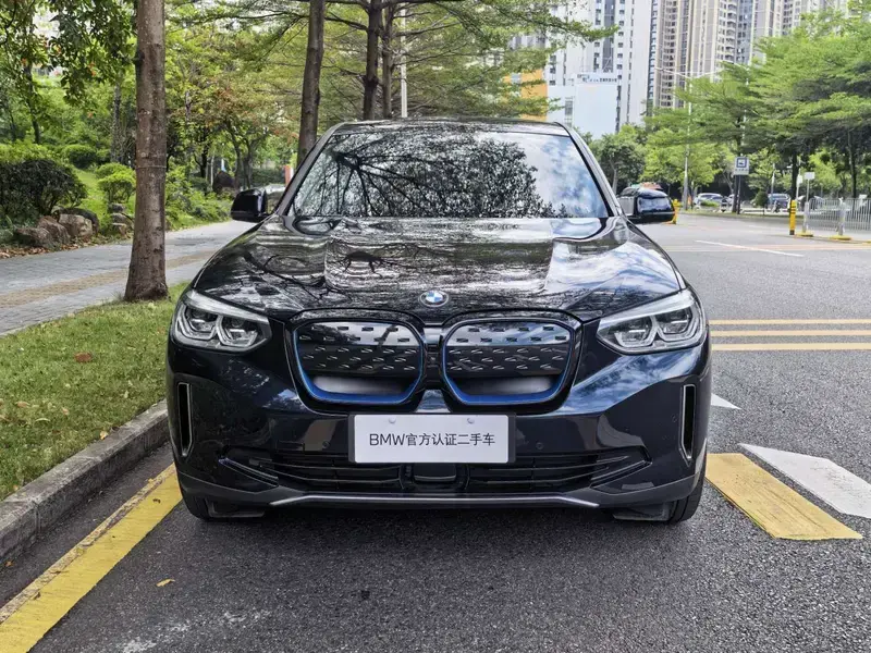 2021 BMW iX3 с пробегом 7 500 км