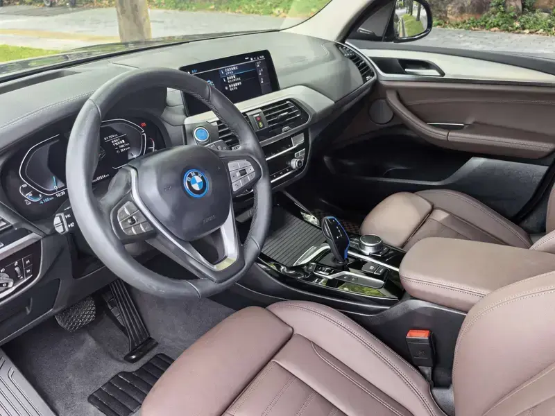 2021 BMW iX3 с пробегом 7 500 км