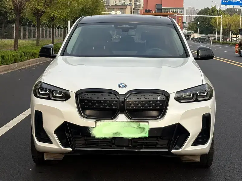 2022 BMW iX3 с пробегом 38 000 км