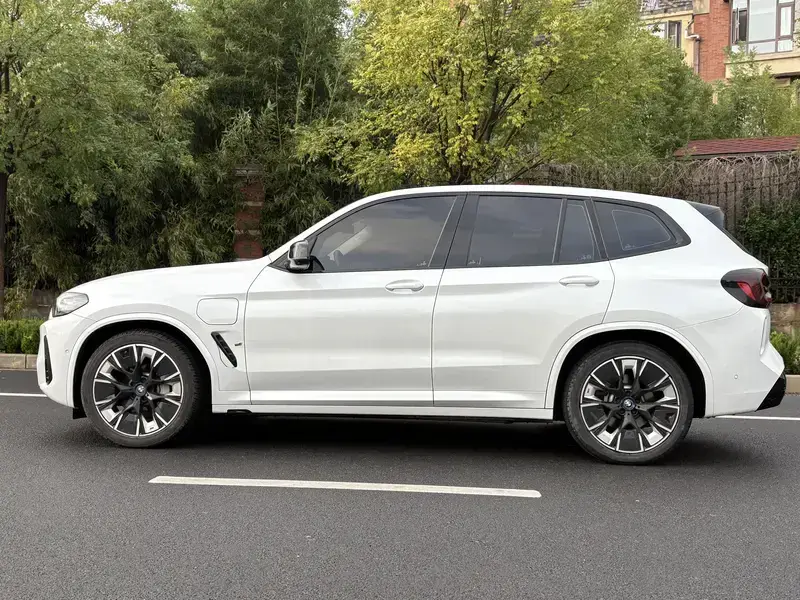 2022 BMW iX3 с пробегом 38 000 км