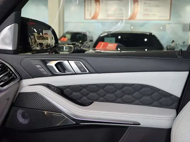 2022 BMW X5 M с пробегом 24 000 км