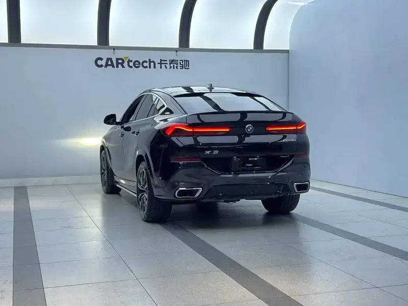 2022 BMW X6 с пробегом 19 000 км
