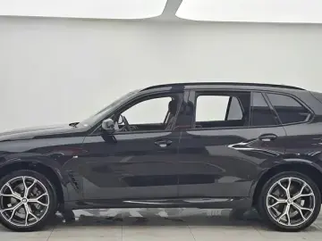 2025 BMW X5 с пробегом 9 000 км