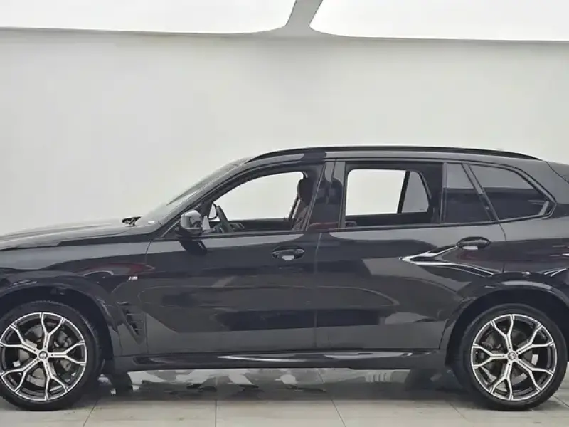 2025 BMW X5 с пробегом 9 000 км