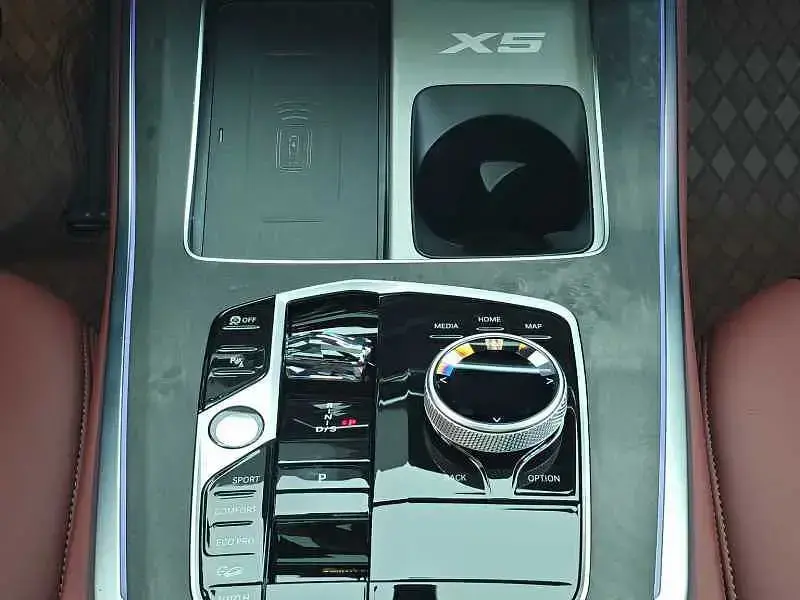 2025 BMW X5 с пробегом 9 000 км