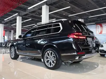 2023 BMW X7 с пробегом 28 000 км