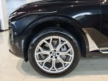 2023 BMW X7 с пробегом 28 000 км