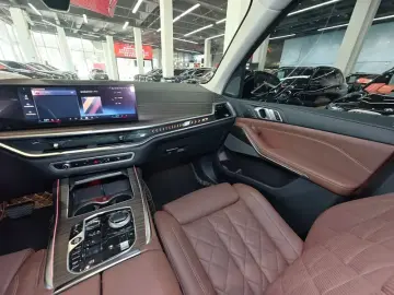 2023 BMW X7 с пробегом 28 000 км
