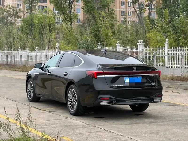 2025 Buick LaCrosse с пробегом 3 000 км