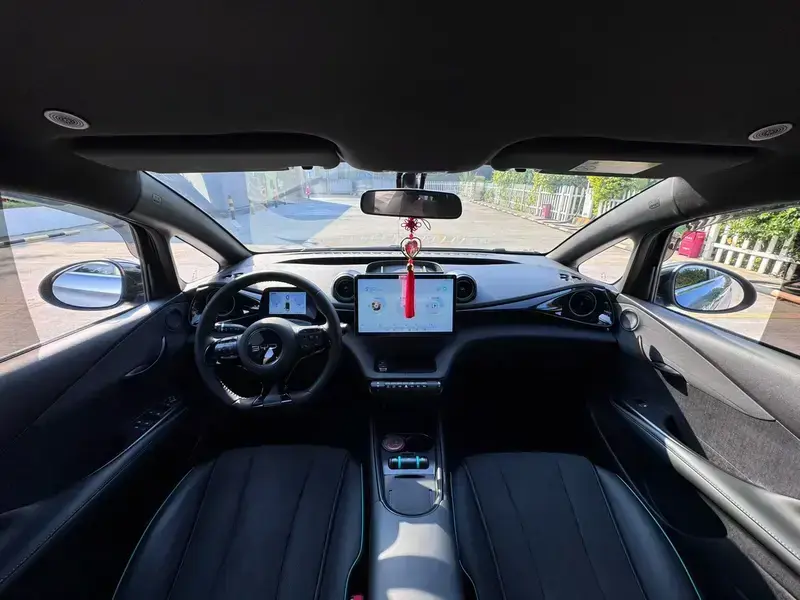 2025 BYD Dolphin с пробегом 8 700 км