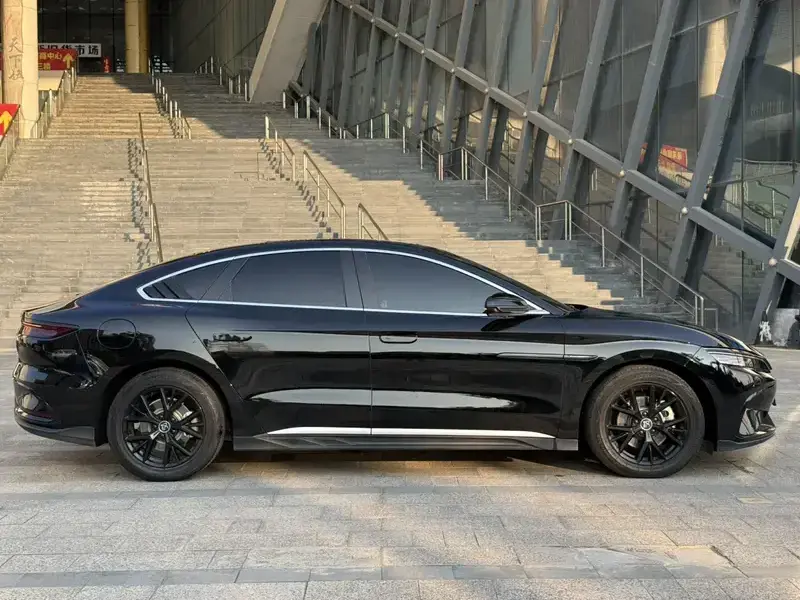 2025 BYD Han с пробегом 22 000 км