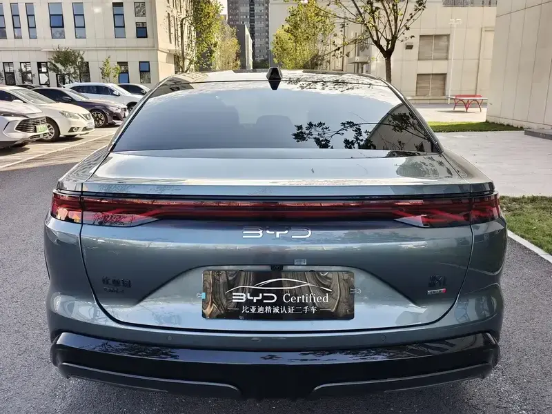 2025 BYD Han L с пробегом 15 000 км