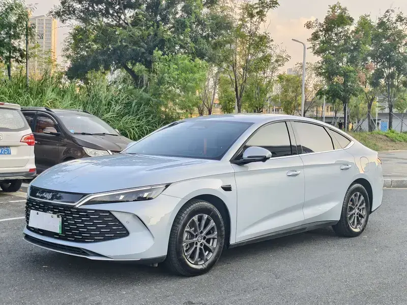 2025 BYD Qin L с пробегом 11 000 км