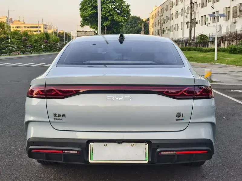 2025 BYD Qin L с пробегом 11 000 км