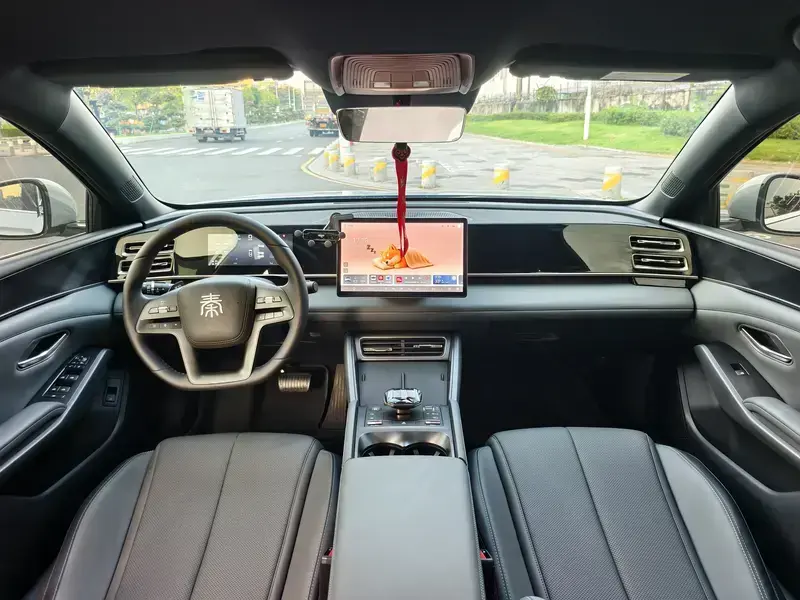 2025 BYD Qin L с пробегом 11 000 км