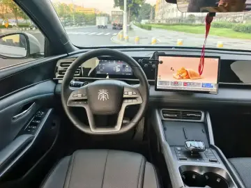 2025 BYD Qin L с пробегом 11 000 км