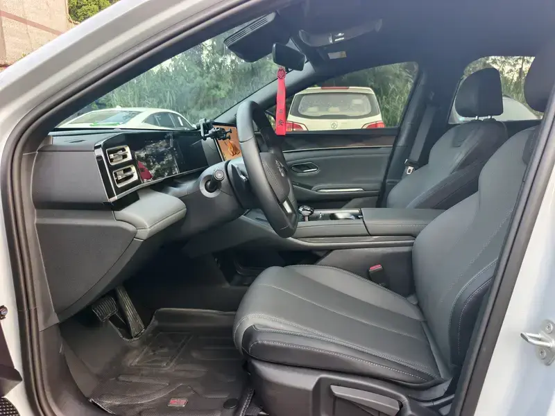 2025 BYD Qin L с пробегом 11 000 км