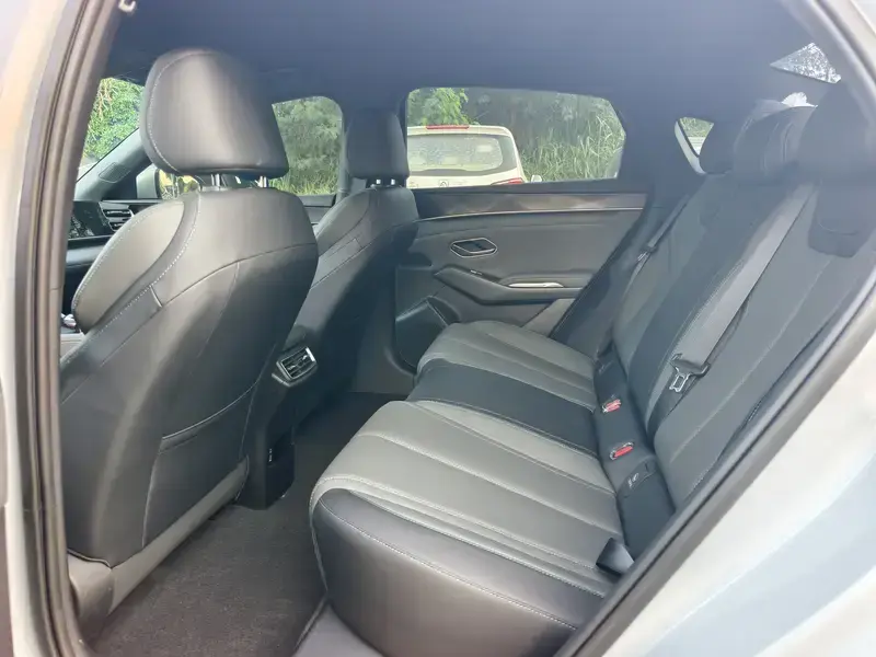 2025 BYD Qin L с пробегом 11 000 км