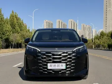 2025 BYD Xia (M9) с пробегом 18 000 км