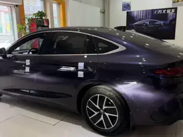 2025 BYD Qin L с пробегом 13 000 км