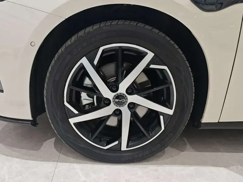 2026 BYD Seal 07 с пробегом 15 000 км