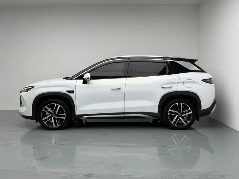 2025 BYD Song L с пробегом 14 200 км