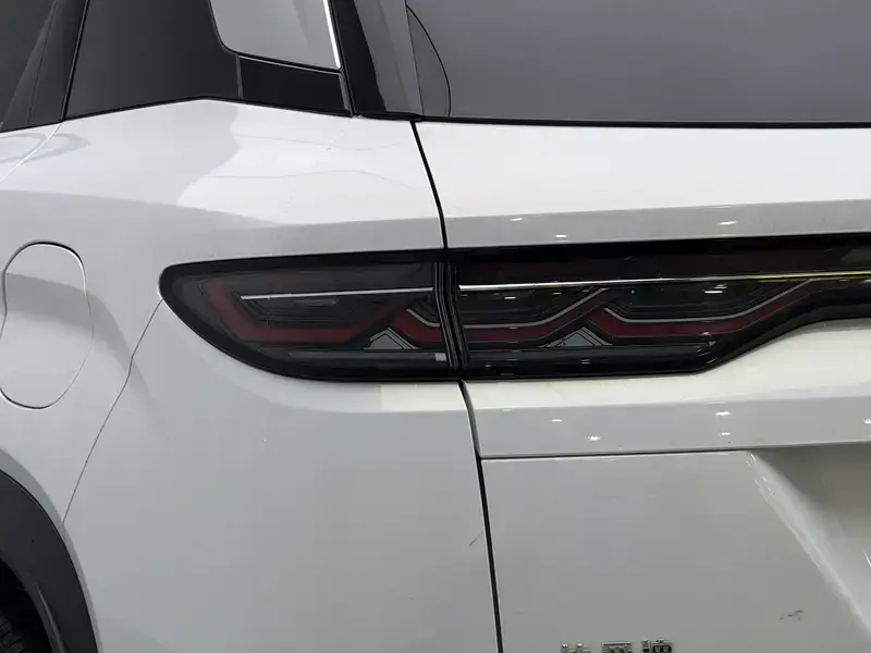 2025 BYD Song L с пробегом 14 200 км