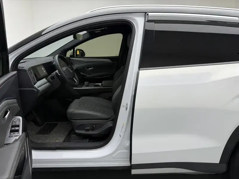 2025 BYD Song L с пробегом 14 200 км
