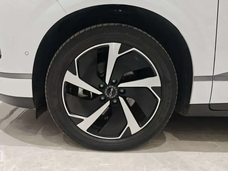 2025 BYD Sea Lion 06 с пробегом 4 200 км