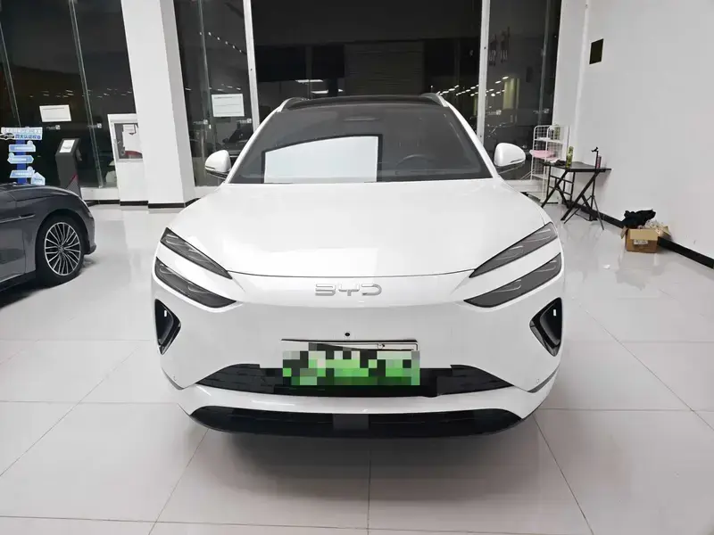 2025 BYD Sea Lion 06 с пробегом 11 000 км