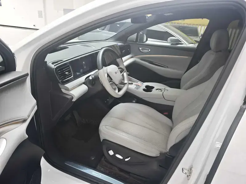 2025 BYD Sea Lion 06 с пробегом 11 000 км